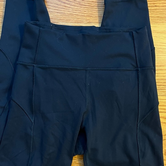 Lululemon In Movement 7/8 Tight *Everlux 25" in
Mineral Blue size 4 - Picture 4 of 7